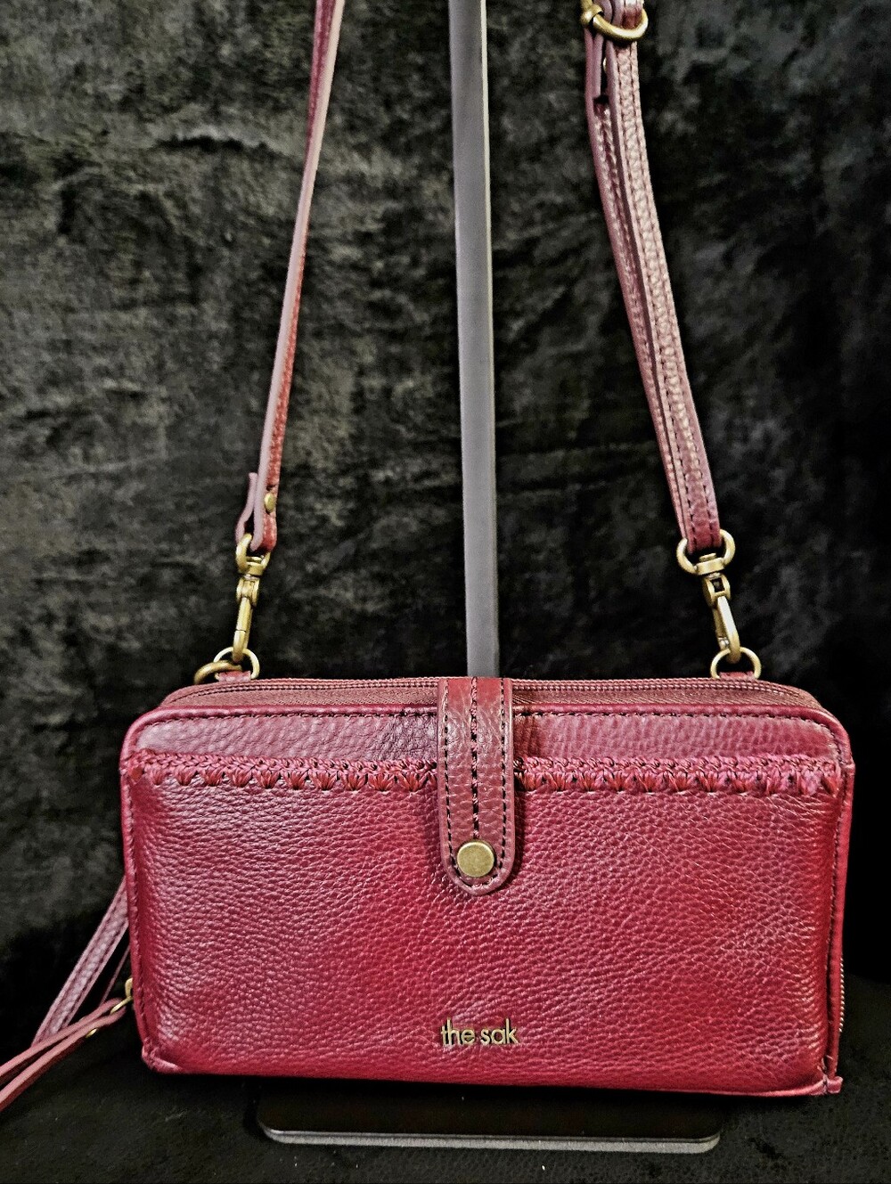The Sak Iris Pebbled Leather Smartphone Wallet Crossbody- Burgundy